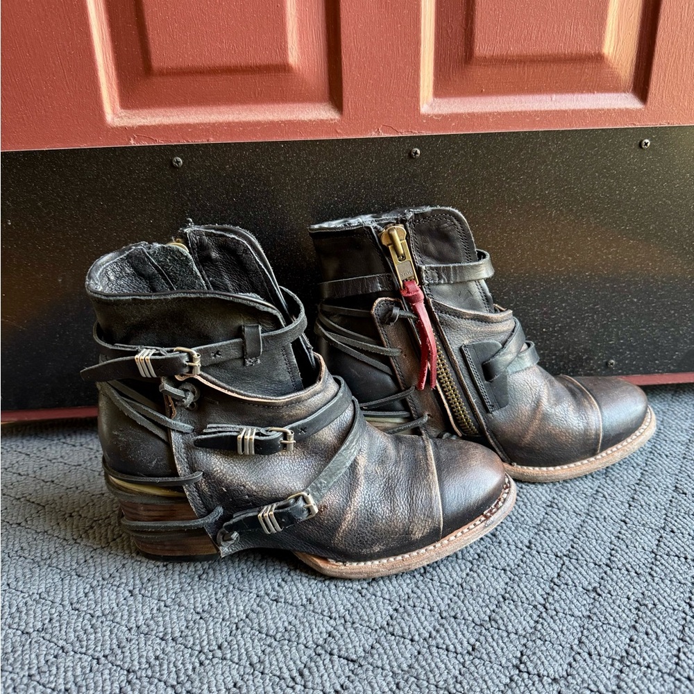 Freebird Crue Black Leather Ankle Boot, Size 9